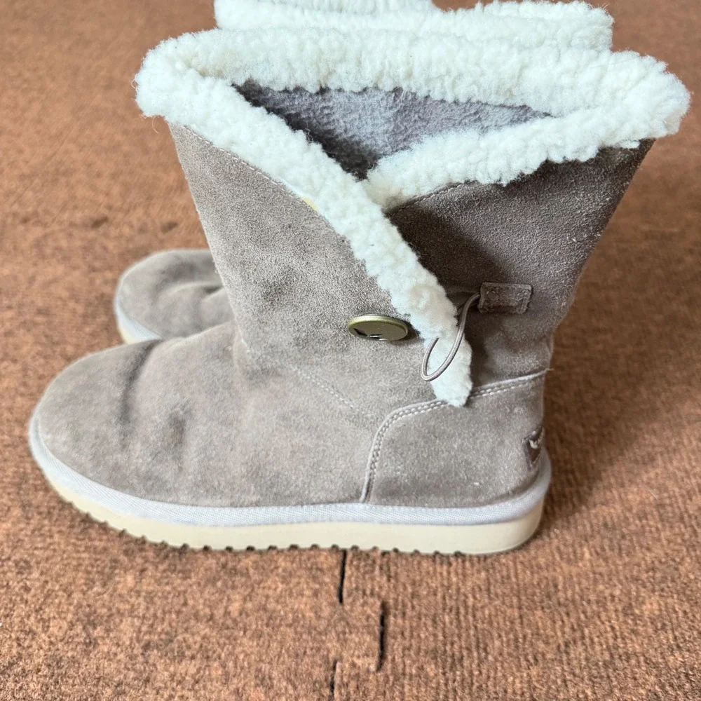 Koolaburra by UGG Victoria Short Suede Boots Taupe Faux Fur Lining Womens A- FIT